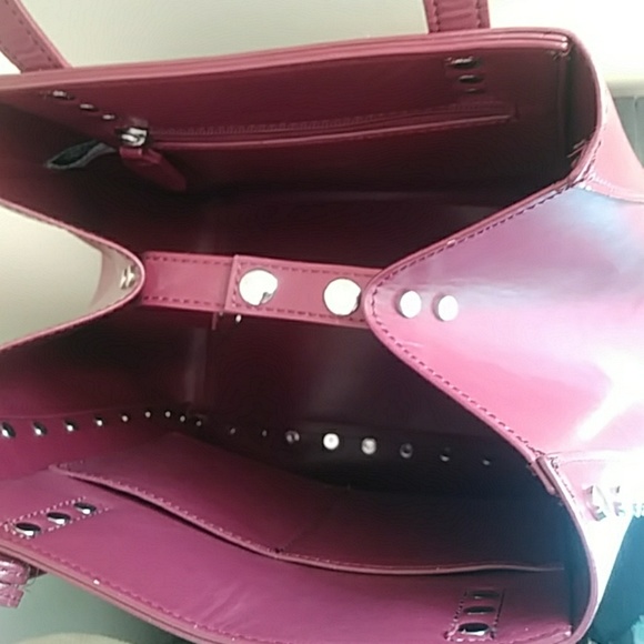 Handbag - Picture 2 of 3